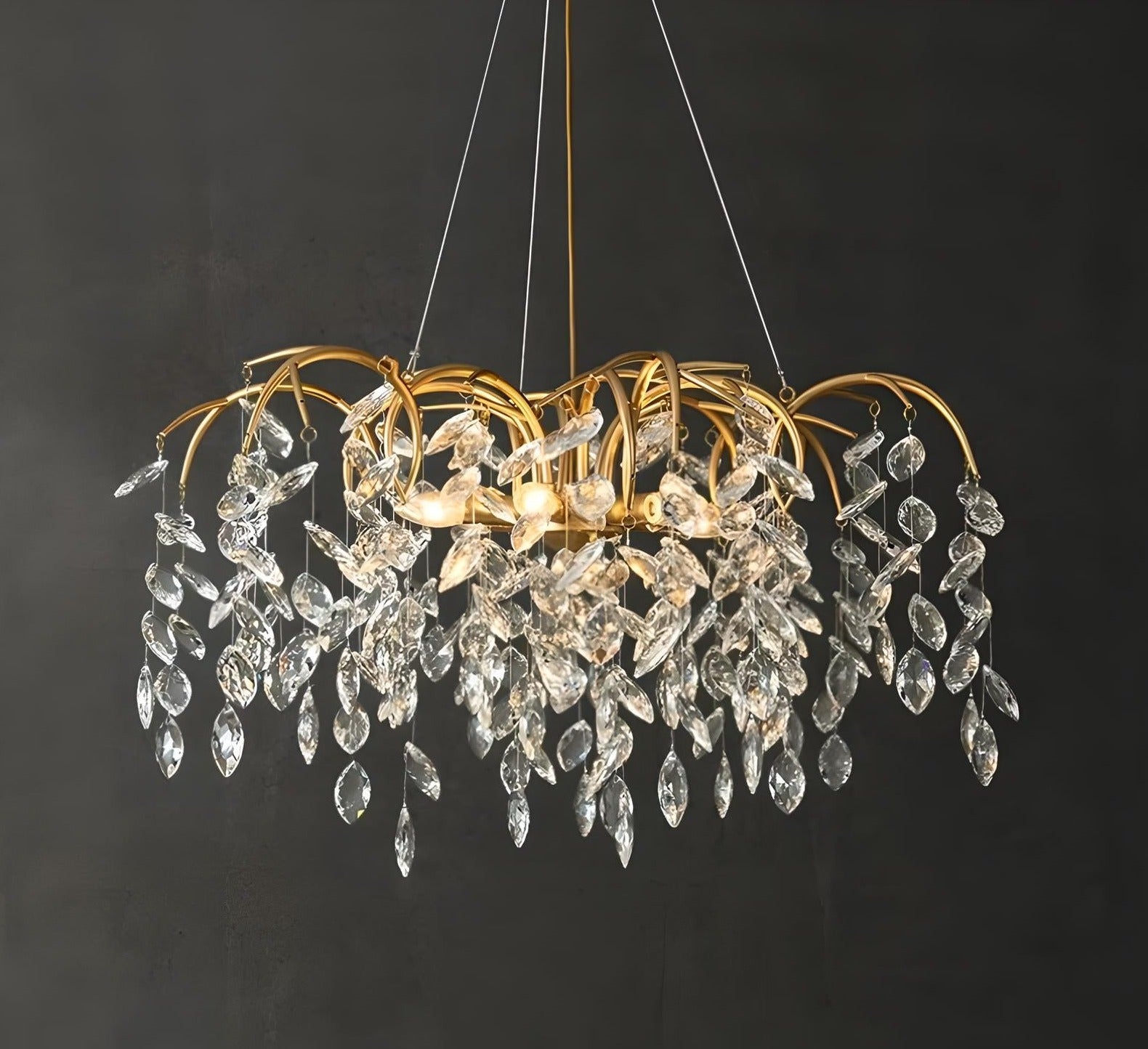 Lustre en Cristal Doré Design Créatif