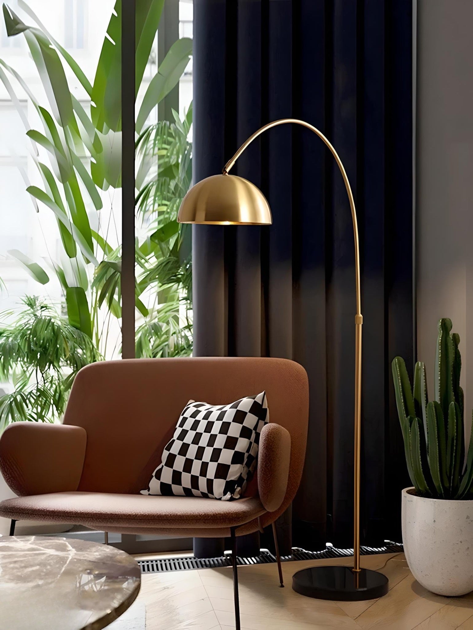 Lampadaire en Arc Doré Design