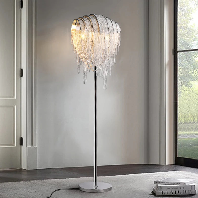 Lampadaire Design "Splendeur en Métal"